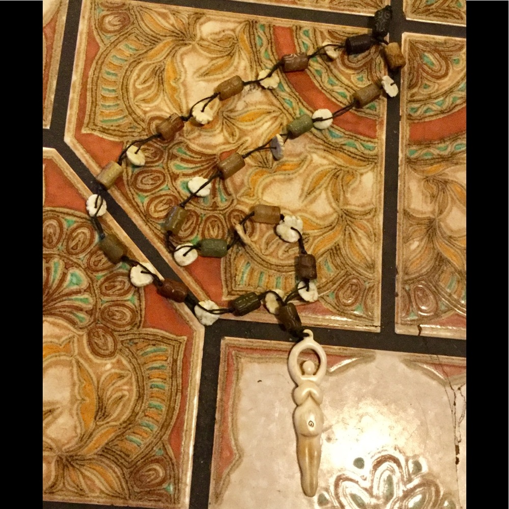 Fertility Goddess Woman Cream/brown Necklace
